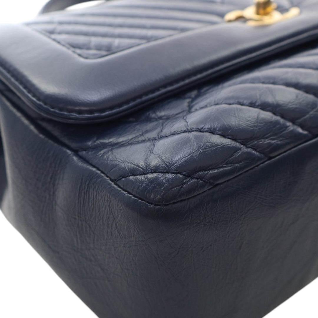 Chanel CC Chevron Aged Cuir de veau Top Handle Flap Bleu
