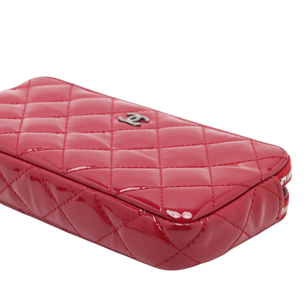 Chanel CC Matelassé Cuir verni Double Zip Pochette avec chaîne