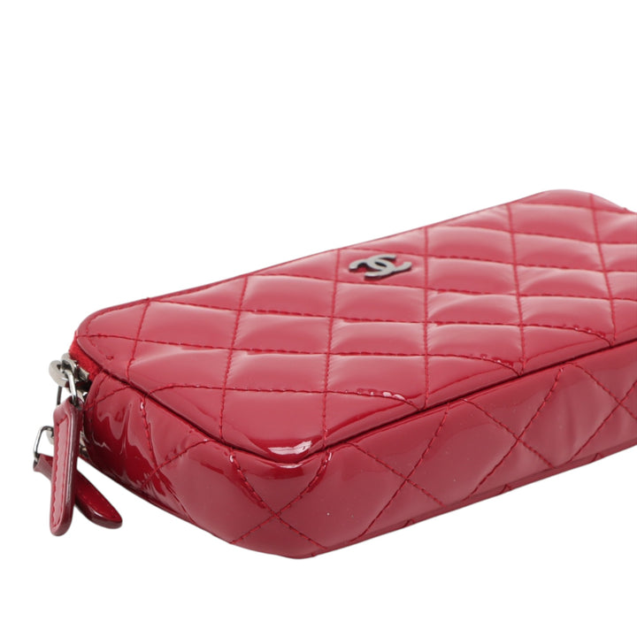 Chanel CC Matelassé Cuir verni Double Zip Pochette avec chaîne