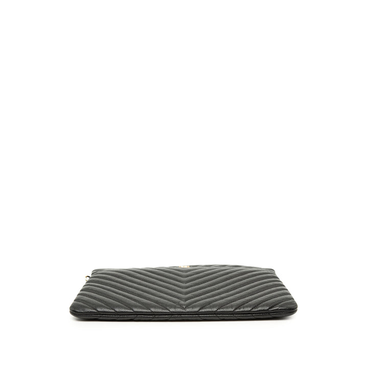 Chanel CC Chevron O Étui Pochette Moyen Cuir caviar