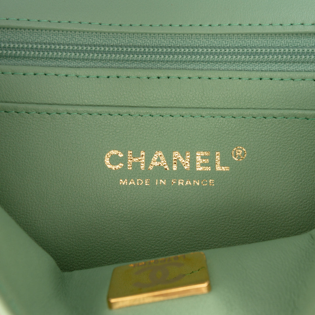 Chanel Rectangulaire Bicolore Matelassé à rabat Mini Cuir d'agneau Vert – vue 5 – GABY PARIS