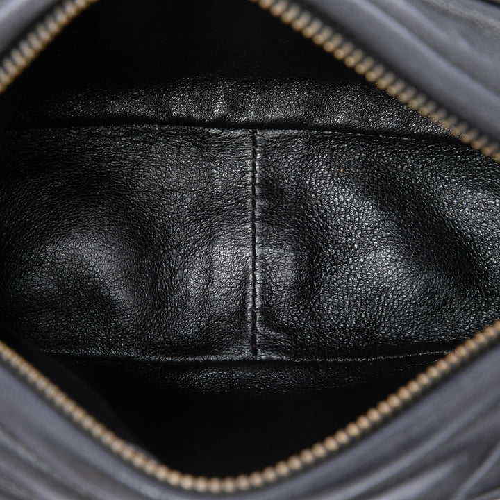 Chanel CC Matelassé Pompon Sac caméra Cuir d'agneau Noir
