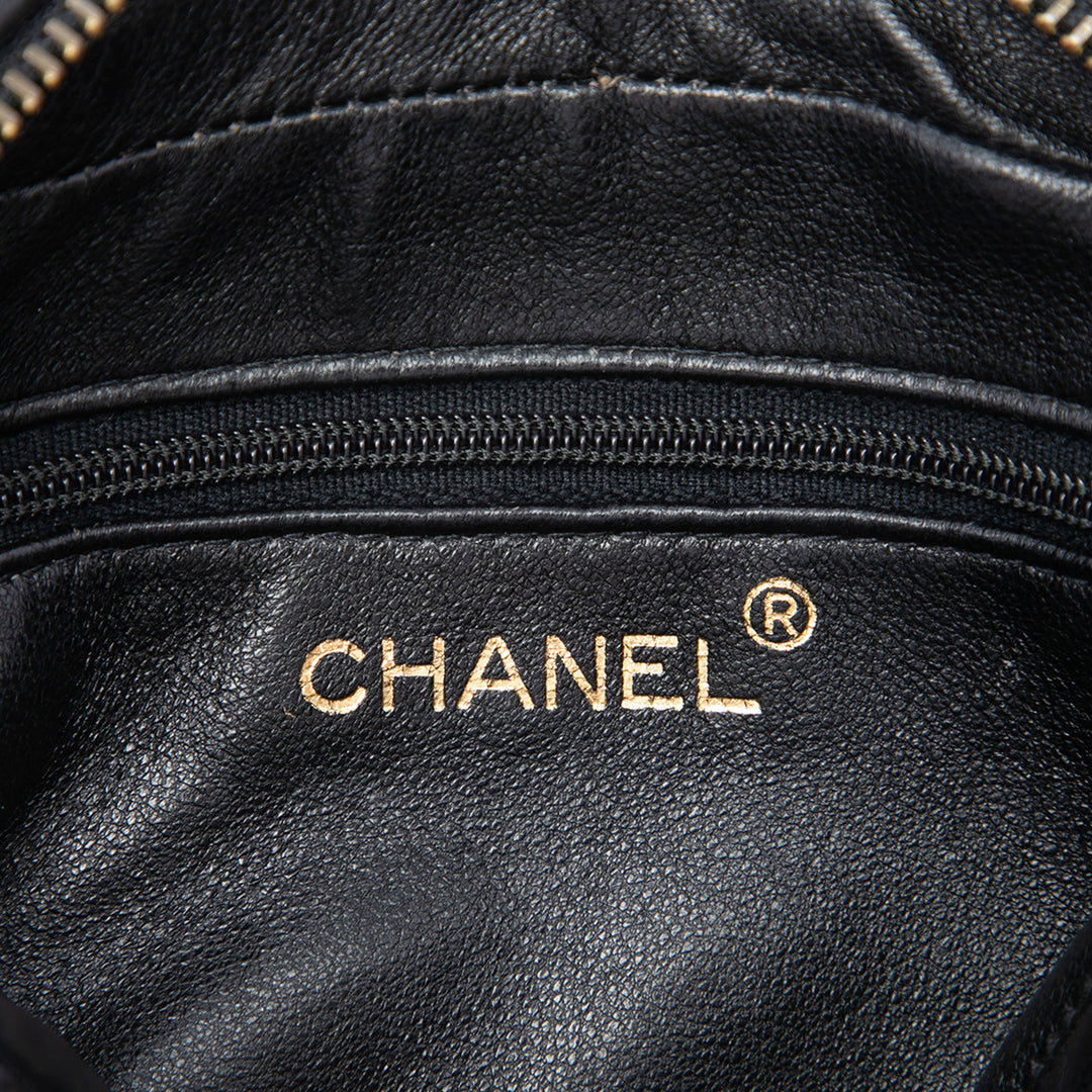 Chanel CC Matelassé Pompon Sac caméra Cuir d'agneau Noir