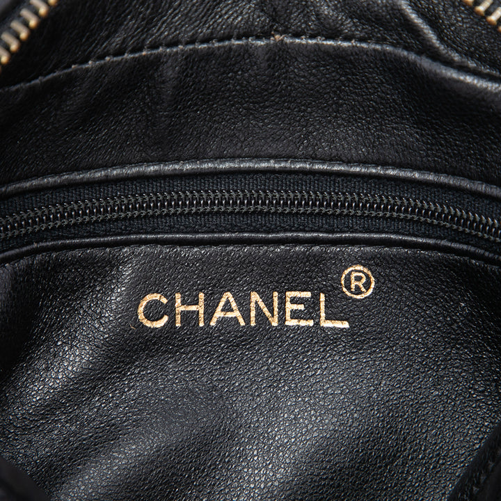 Chanel CC Matelassé Pompon Sac caméra Cuir d'agneau Noir