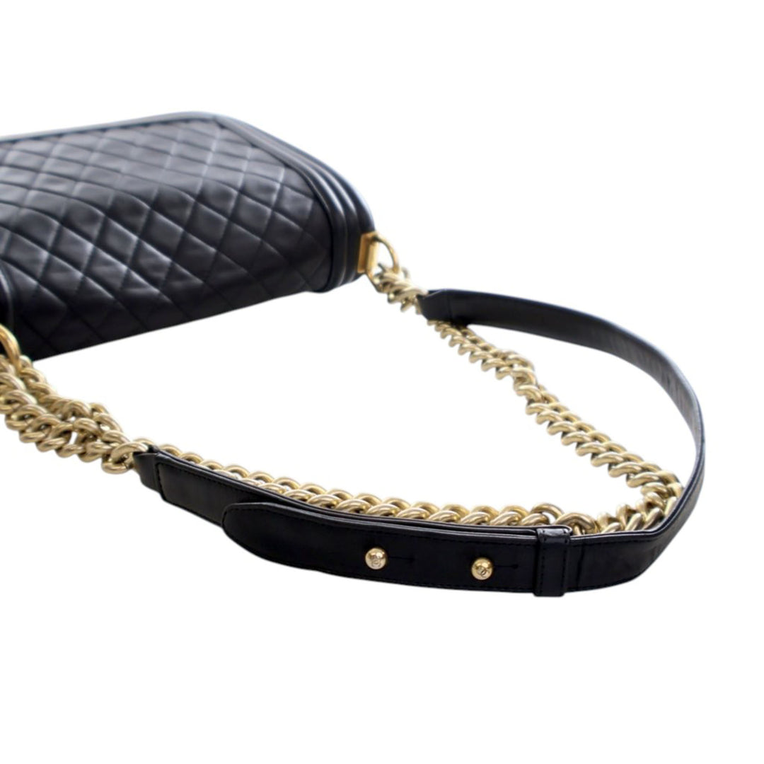 Chanel Old Medium Matelassé Cuir d’agneau Boy à rabat