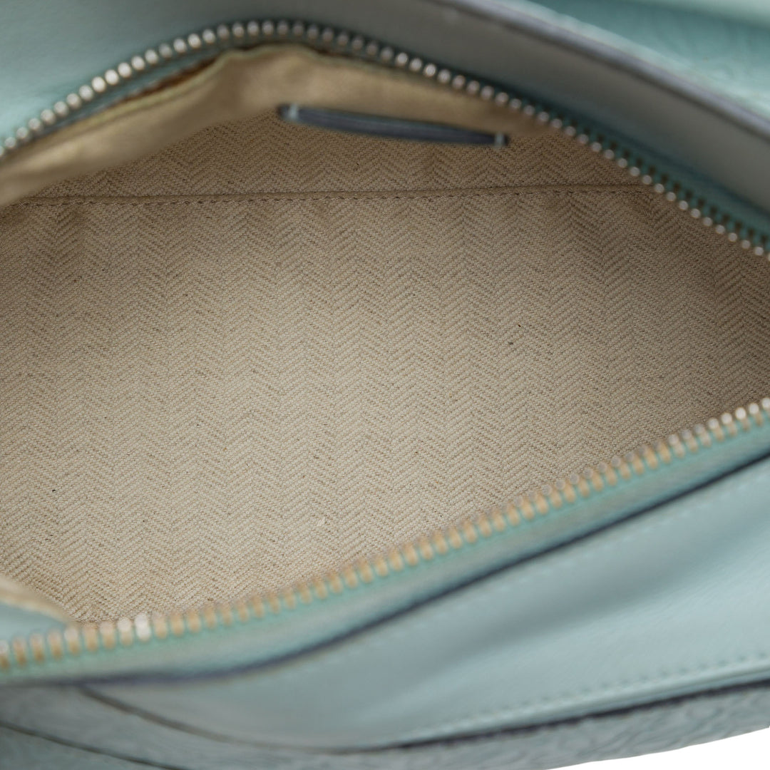 LOEWE Sac à main Anagram embossé Puzzle Petit Cuir de veau Bleu – vue 4 – GABY PARIS