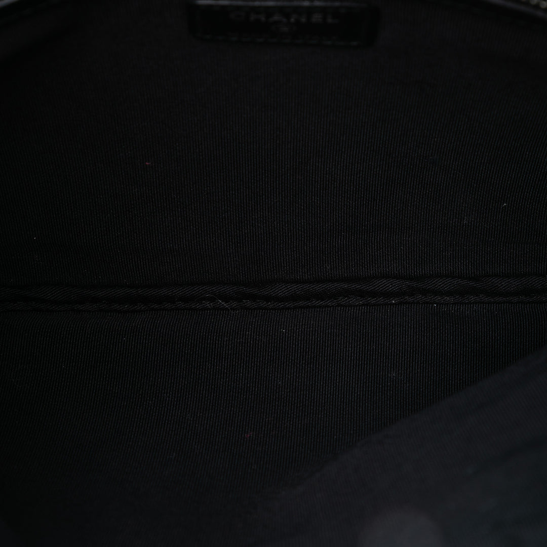 Chanel Matelassé Boy O Étui Pochette Moyen Cuir caviar