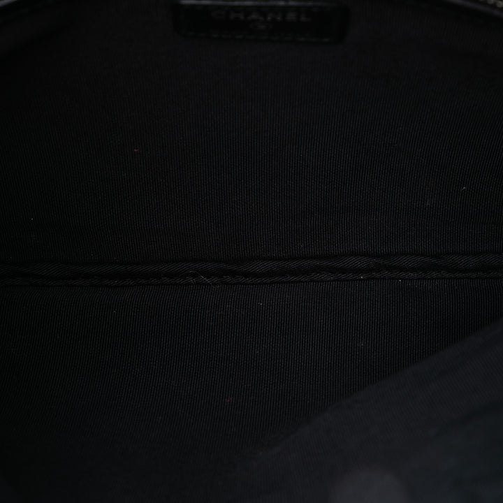 Chanel Matelassé Boy O Étui Pochette Moyen Cuir caviar