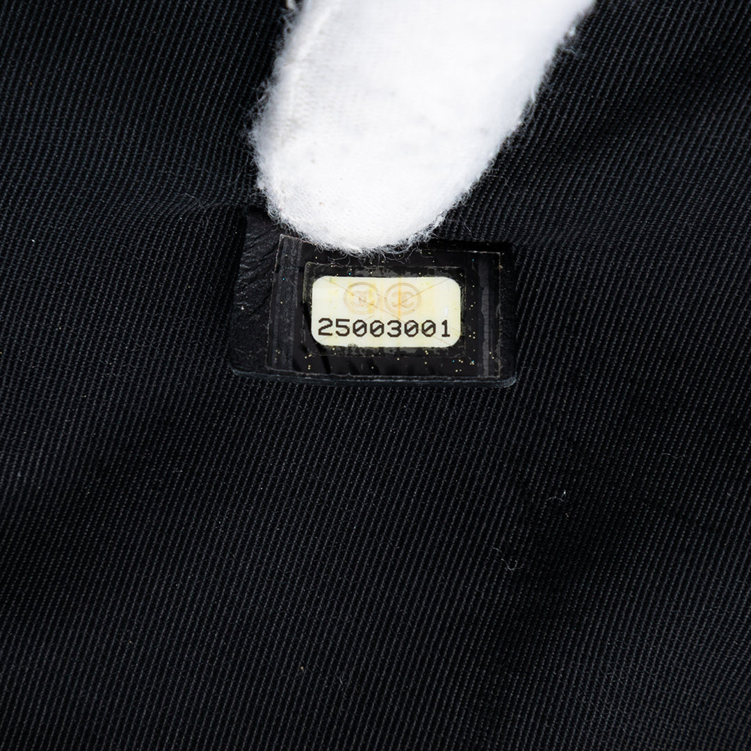 Chanel Matelassé Boy O Étui Pochette Moyen Cuir caviar
