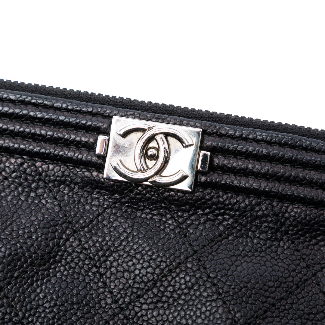 Chanel Matelassé Boy O Étui Pochette Moyen Cuir caviar
