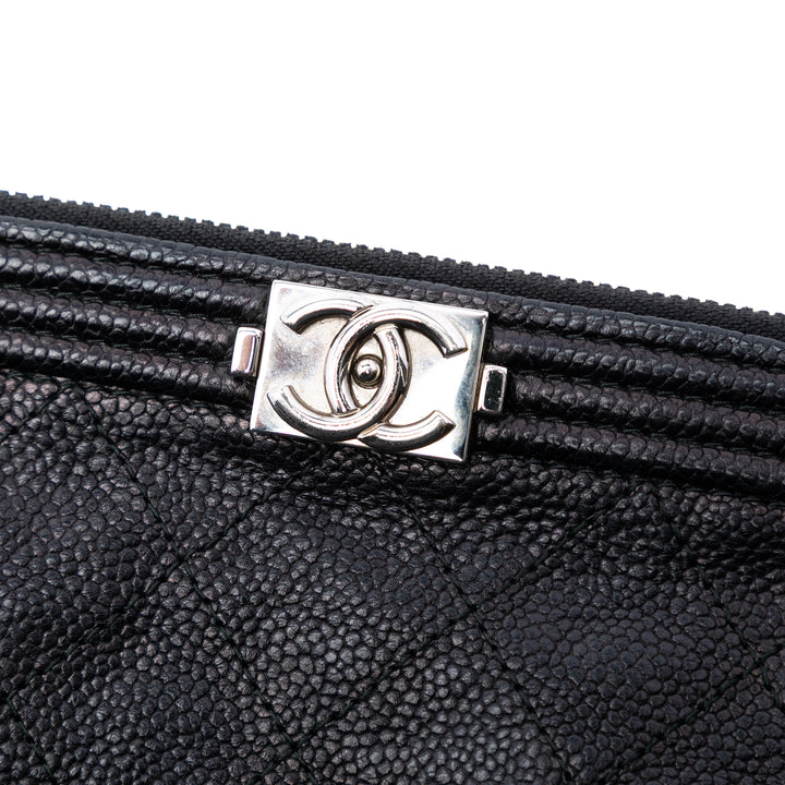 Chanel Matelassé Boy O Étui Pochette Moyen Cuir caviar