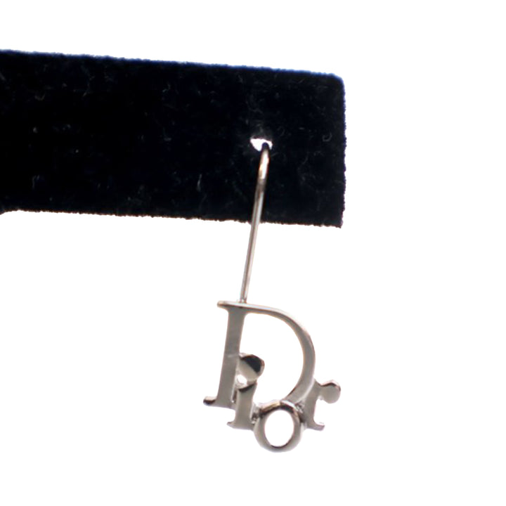 Dior Boucles d'oreilles Palladium Logo pendantes plaqué palladium – vue 4 – GABY PARIS
