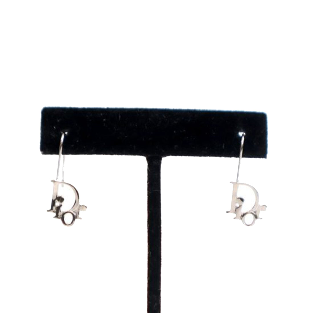 Dior Boucles d'oreilles Palladium Logo pendantes plaqué palladium – vue 7 – GABY PARIS