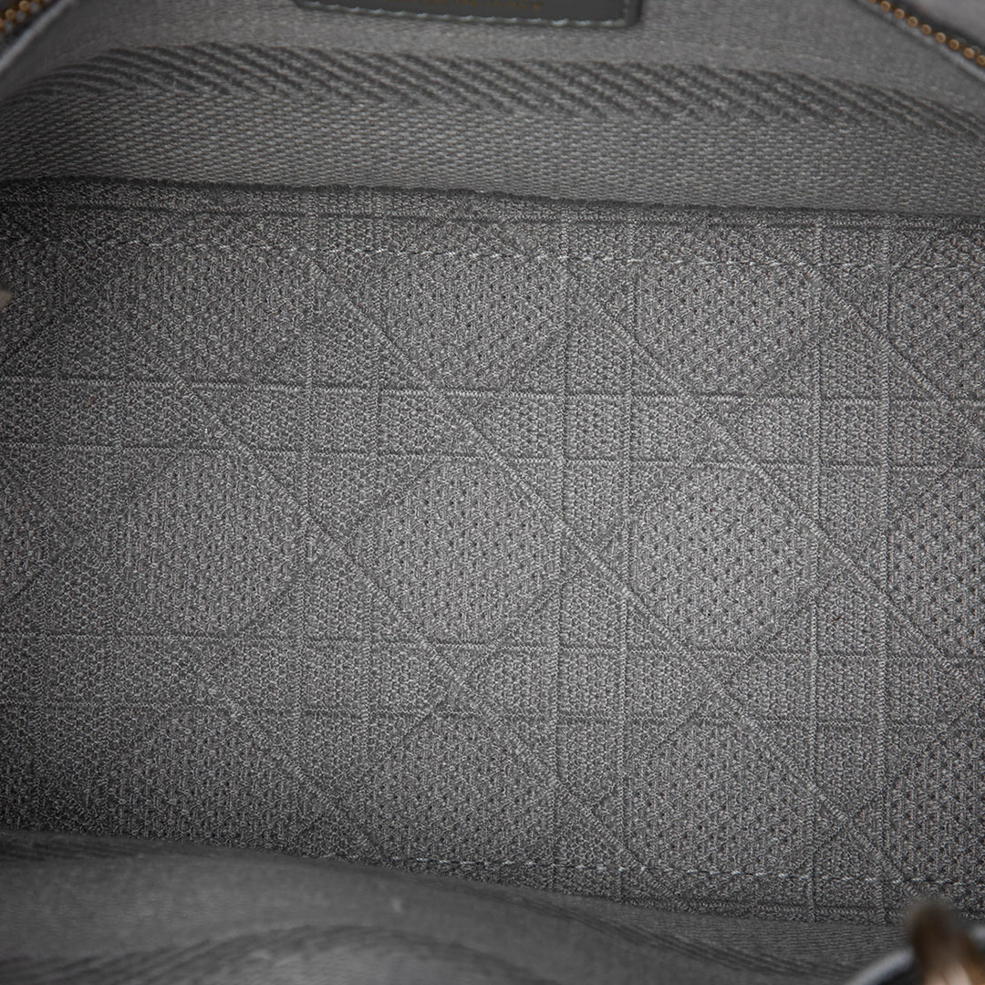 Dior Lady D-Lite Cannage brodé Moyen Gris – vue 4 – GABY PARIS