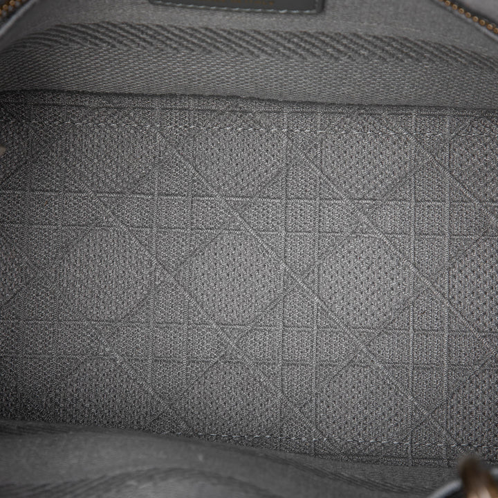 Dior Lady D-Lite Cannage brodé Moyen Gris – vue 4 – GABY PARIS