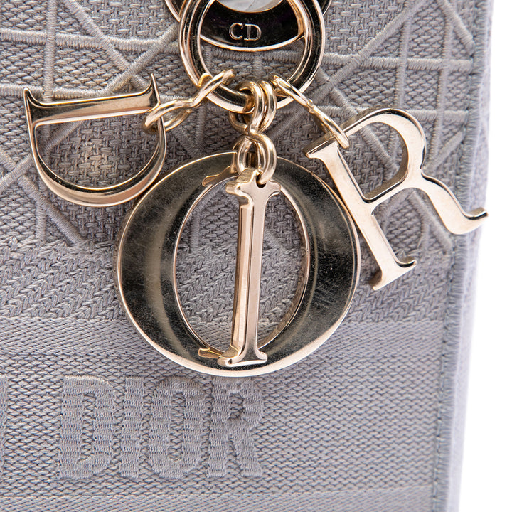 Dior Lady D-Lite Cannage brodé Moyen Gris – vue 5 – GABY PARIS
