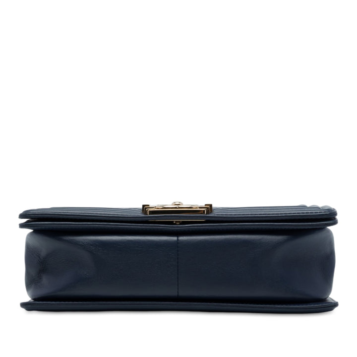 Chanel Matelassé Boy à rabat Moyen Cuir d'agneau Bleu