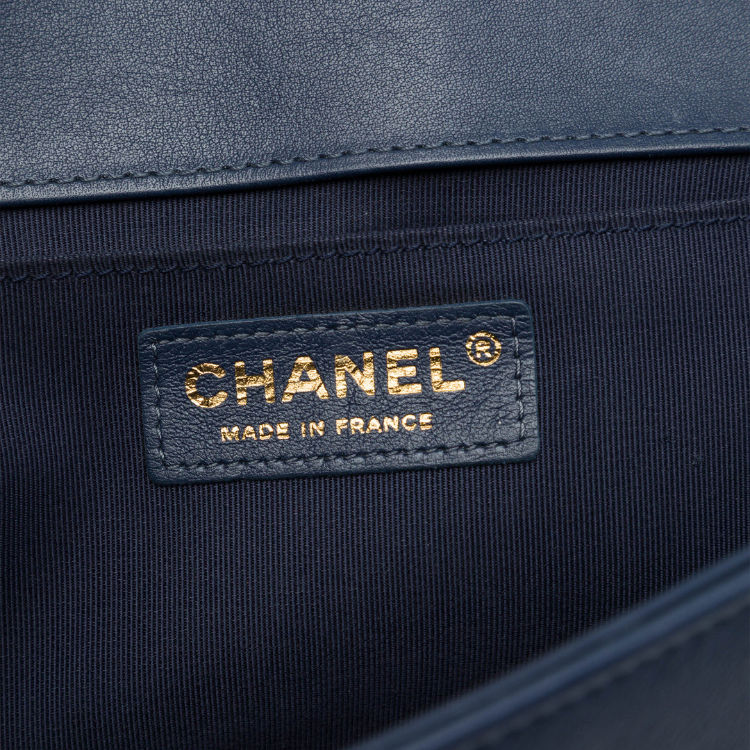 Chanel Matelassé Boy à rabat Moyen Cuir d'agneau Bleu