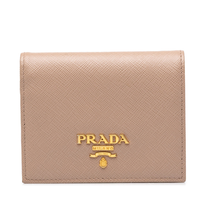 Prada Deux volets Portefeuille Petit Saffiano Marron – vue principale – GABY PARIS