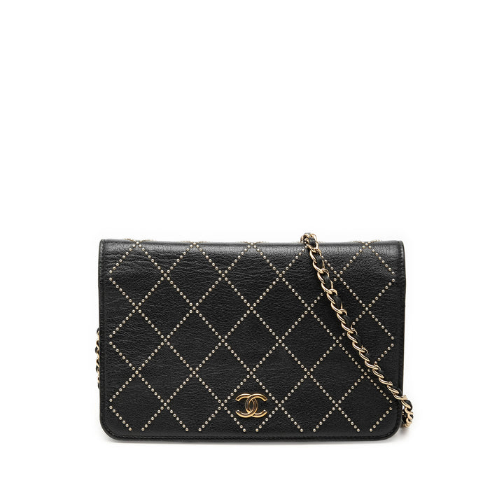 Chanel CC clouté Cuir d’agneau Cristal Wallet on Chain
