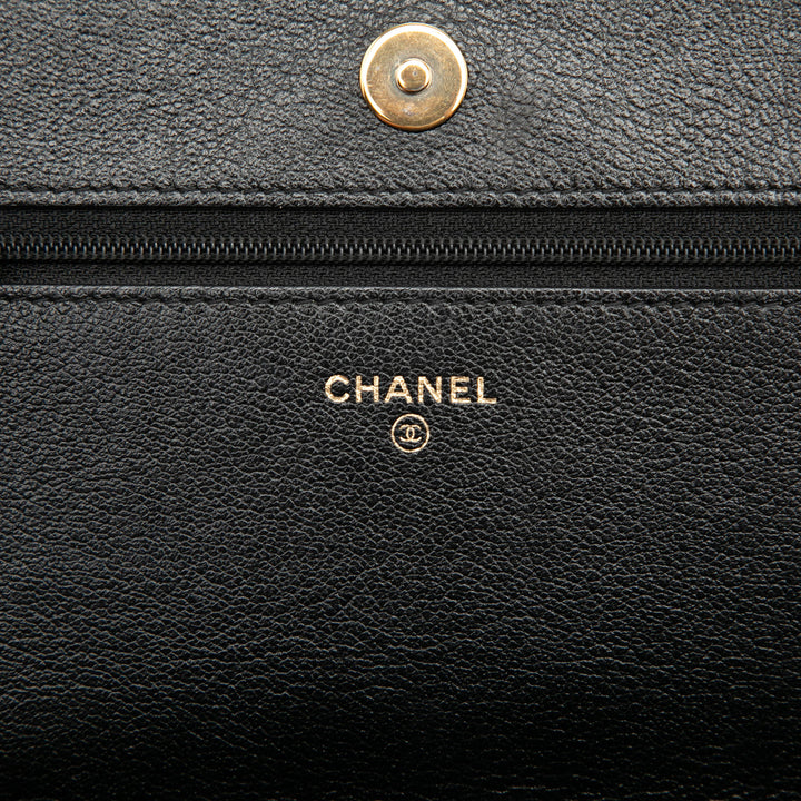 Chanel CC clouté Cuir d’agneau Cristal Wallet on Chain