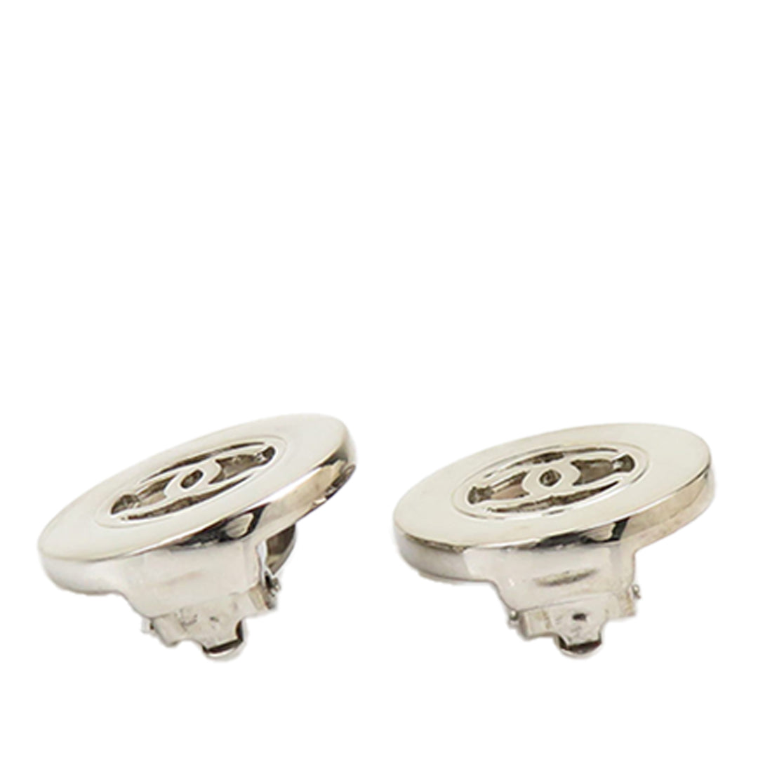 Chanel CC Brass Rond À clip Boucles d'oreilles Argenté – vue 6 – GABY PARIS