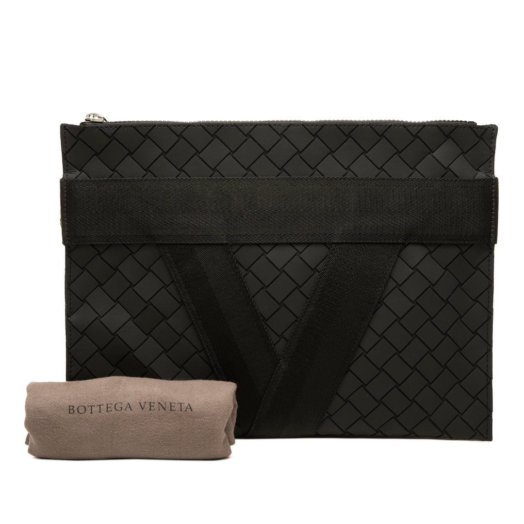 Bottega Veneta Pochette Rubber Intrecciato Noir – vue 7 – GABY PARIS