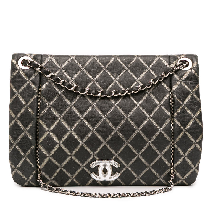 Chanel Quilted Métallisé Distressed Cuir d’agneau CC Crystal Flap Noir