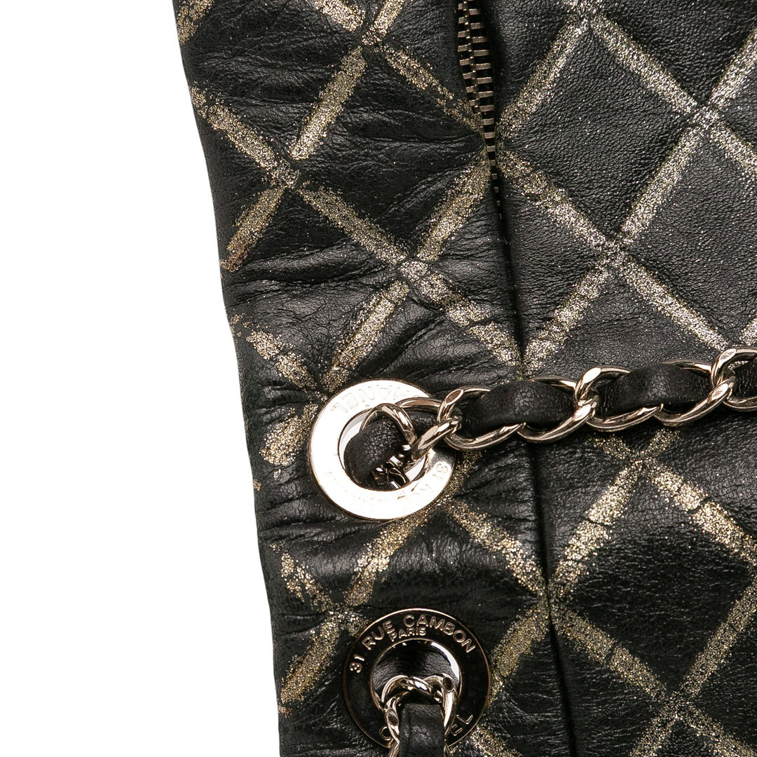 Chanel Quilted Métallisé Distressed Cuir d’agneau CC Crystal Flap Noir