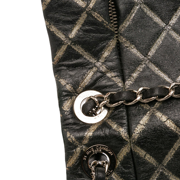 Chanel Quilted Métallisé Distressed Cuir d’agneau CC Crystal Flap Noir