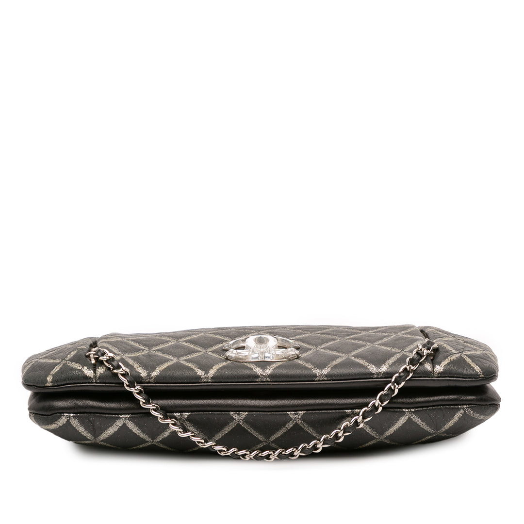 Chanel Quilted Métallisé Distressed Cuir d’agneau CC Crystal Flap Noir
