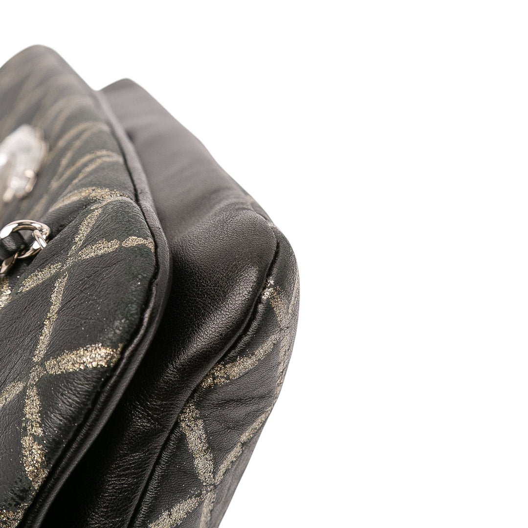 Chanel Quilted Métallisé Distressed Cuir d’agneau CC Crystal Flap Noir