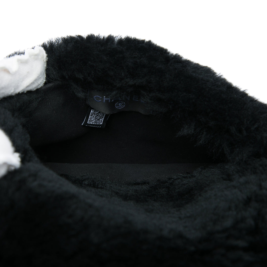 Chanel CC Shearling Muff Sac Matière naturelle