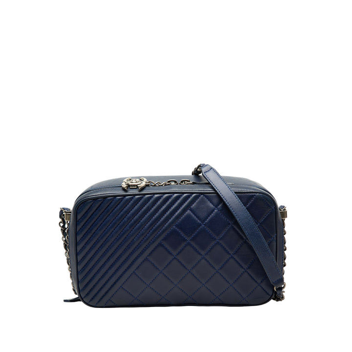 Chanel Sac caméra Matelassé Coco Boy Grand Cuir d'agneau Bleu – vue principale – GABY PARIS