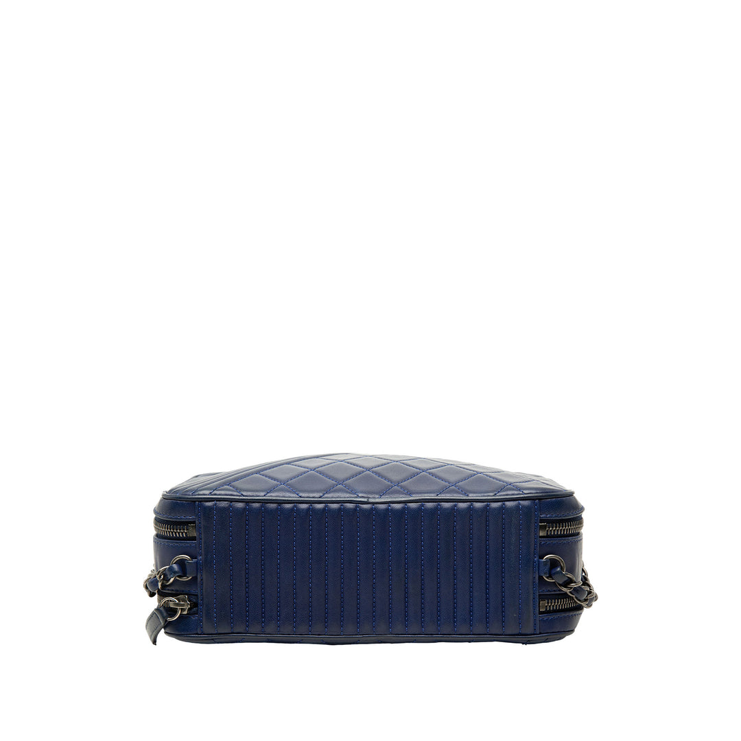 Chanel Sac caméra Matelassé Coco Boy Grand Cuir d'agneau Bleu – vue 3 – GABY PARIS