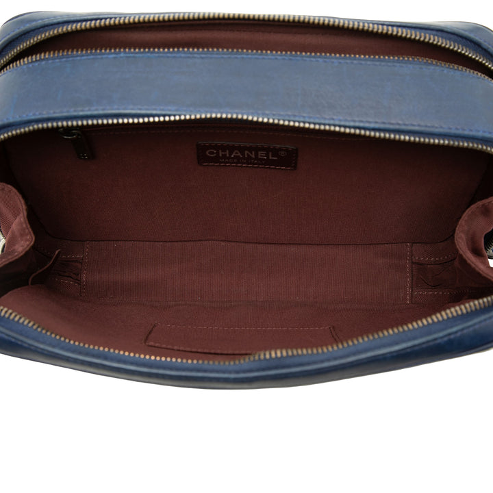 Chanel Sac caméra Matelassé Coco Boy Grand Cuir d'agneau Bleu – vue 4 – GABY PARIS