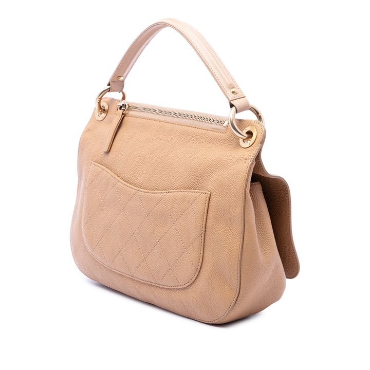 Chanel CC Surpiqué Fermoir tourniquet à rabat Cuir caviar Beige – vue 2 – GABY PARIS