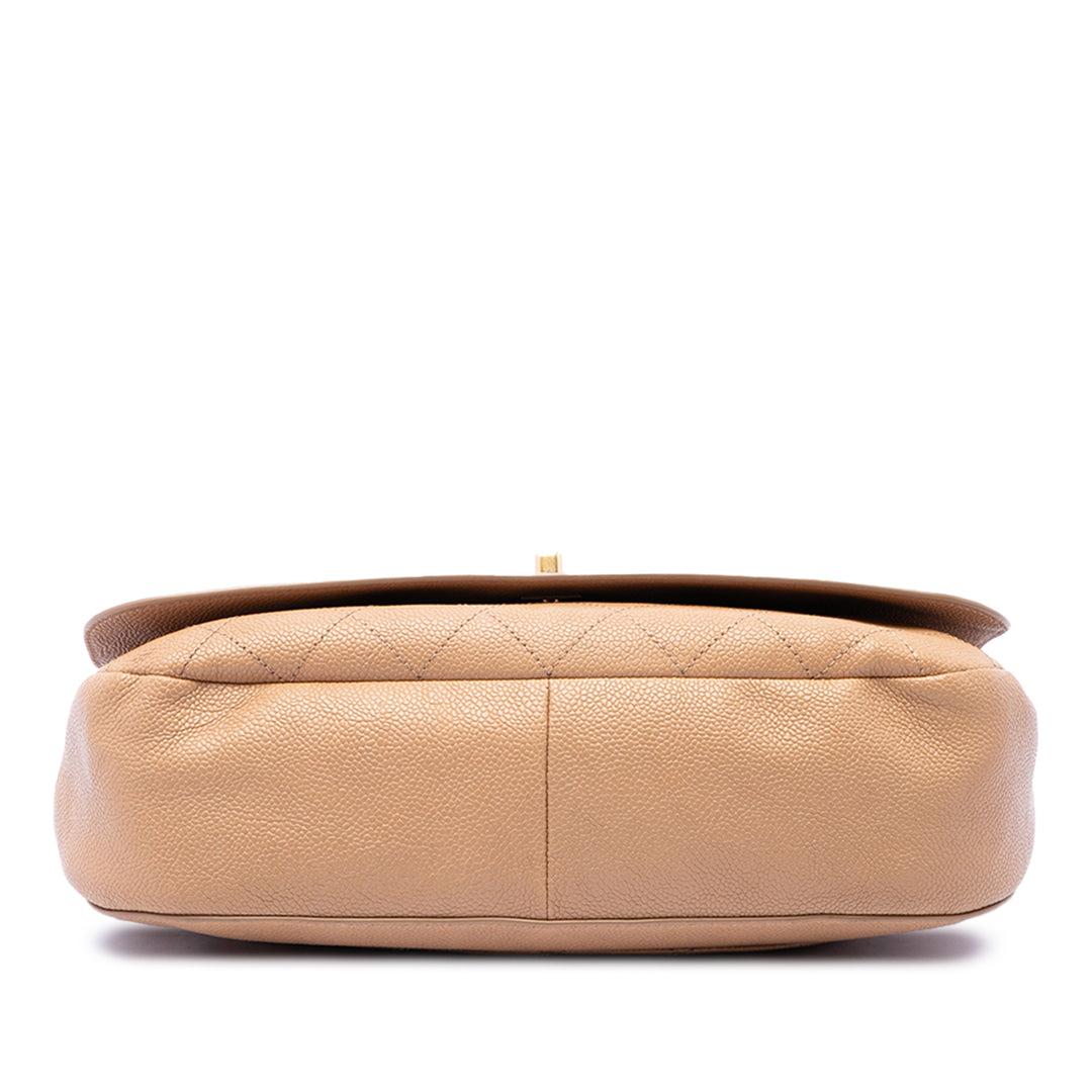 Chanel CC Surpiqué Fermoir tourniquet à rabat Cuir caviar Beige – vue 3 – GABY PARIS