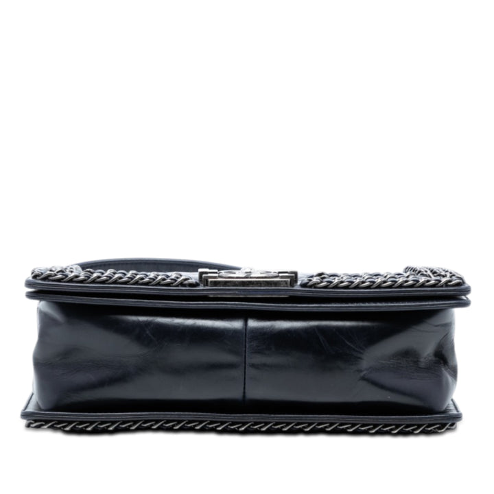 Chanel Old Medium Matelassé Glazed Cuir de veau Sac rond à chaîne Boy à rabat