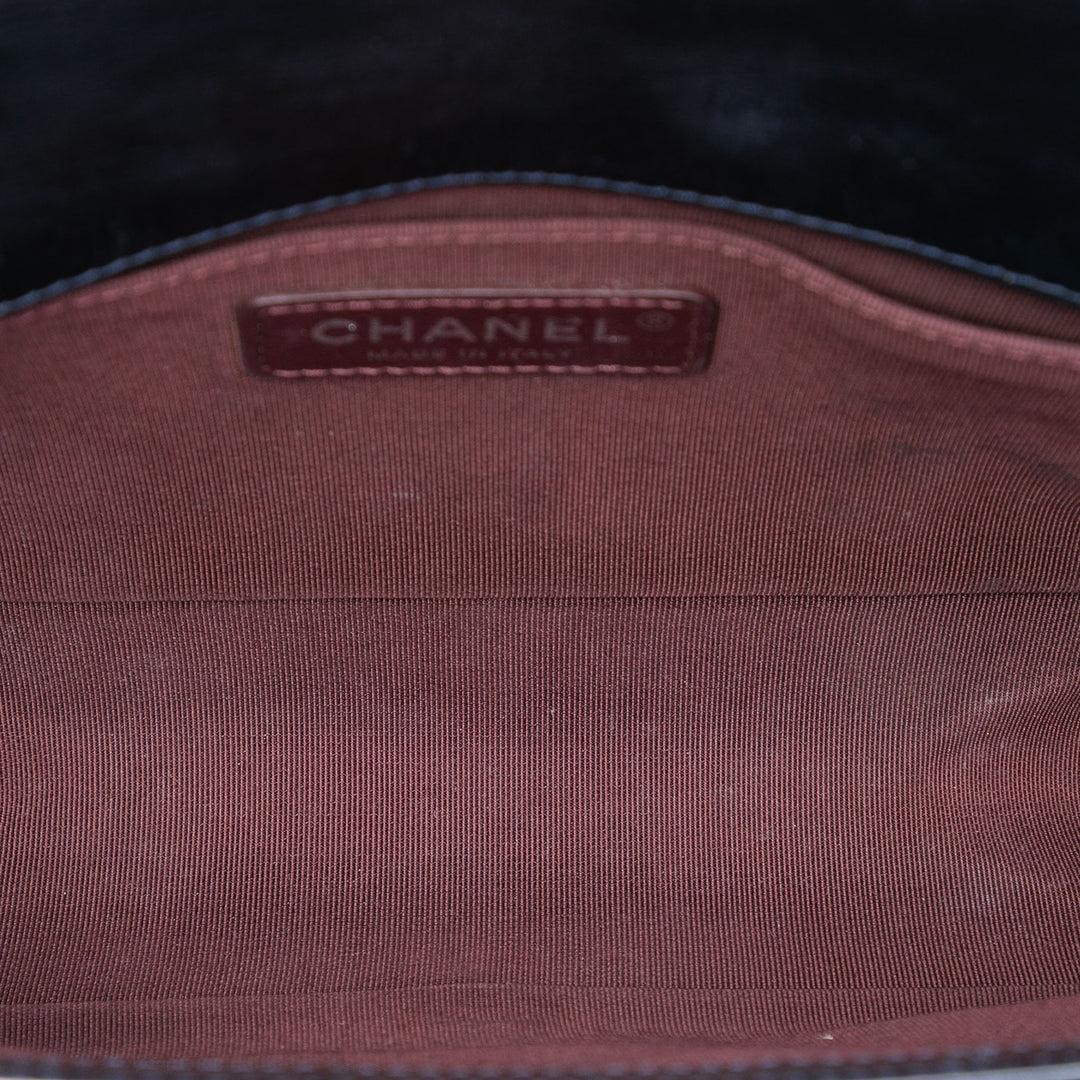 Chanel Old Medium Matelassé Glazed Cuir de veau Sac rond à chaîne Boy à rabat