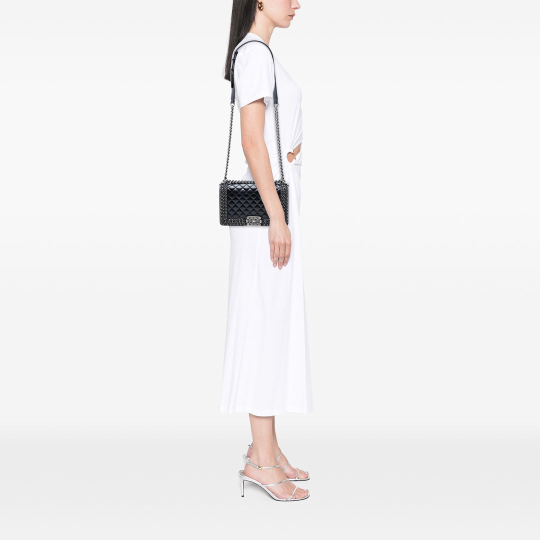 Chanel Old Medium Matelassé Glazed Cuir de veau Sac rond à chaîne Boy à rabat