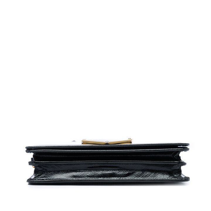 Vernice Flip Lock Wallet on Chain Pochette Saffiano Noir