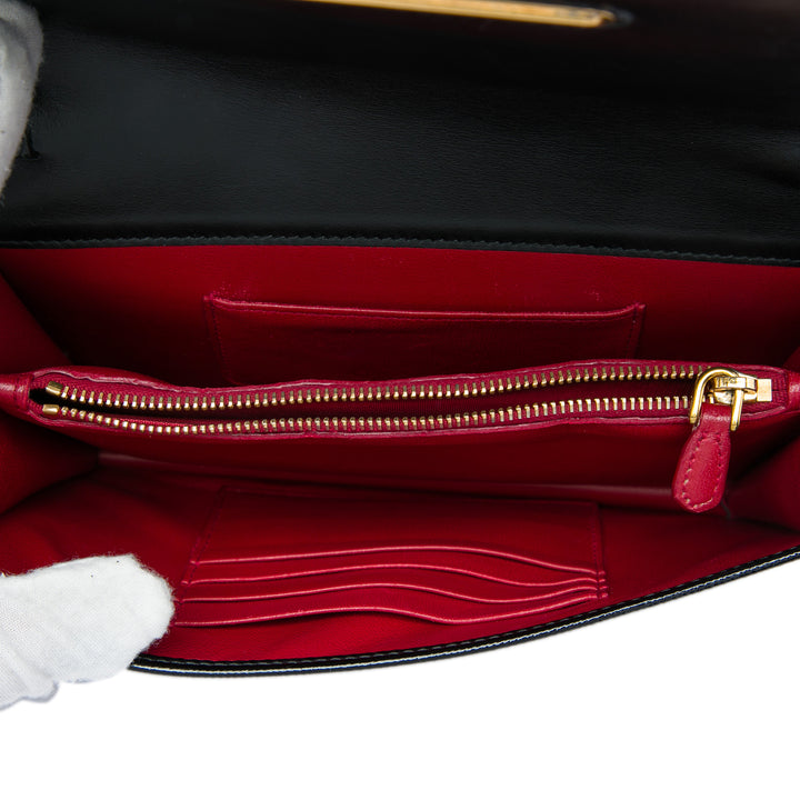 Vernice Flip Lock Wallet on Chain Pochette Saffiano Noir