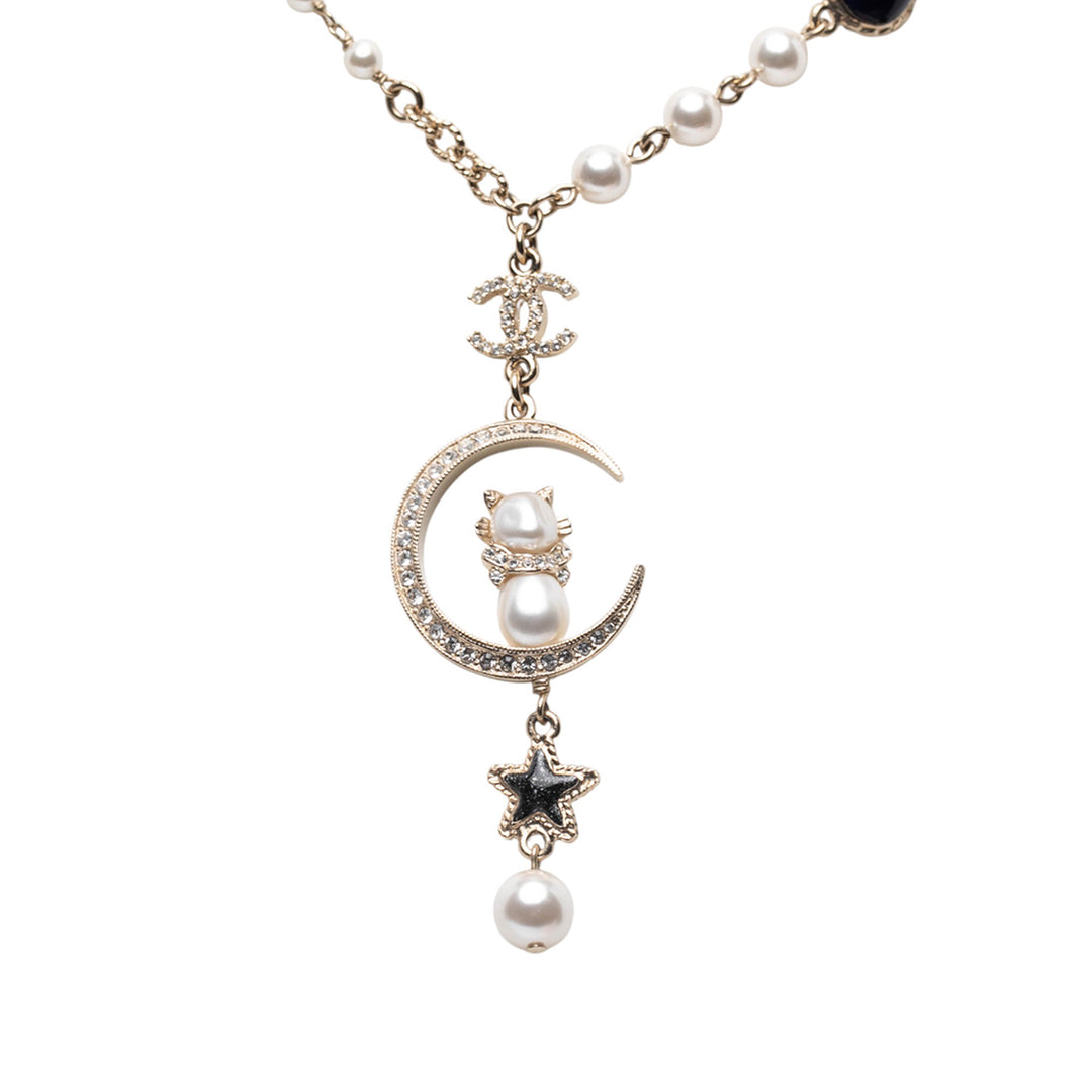Chanel Doré Plated CC Rhinestones and Faux Pearl Sun Moon Cat Pendant Collier Doré – GABY PARIS Authentique