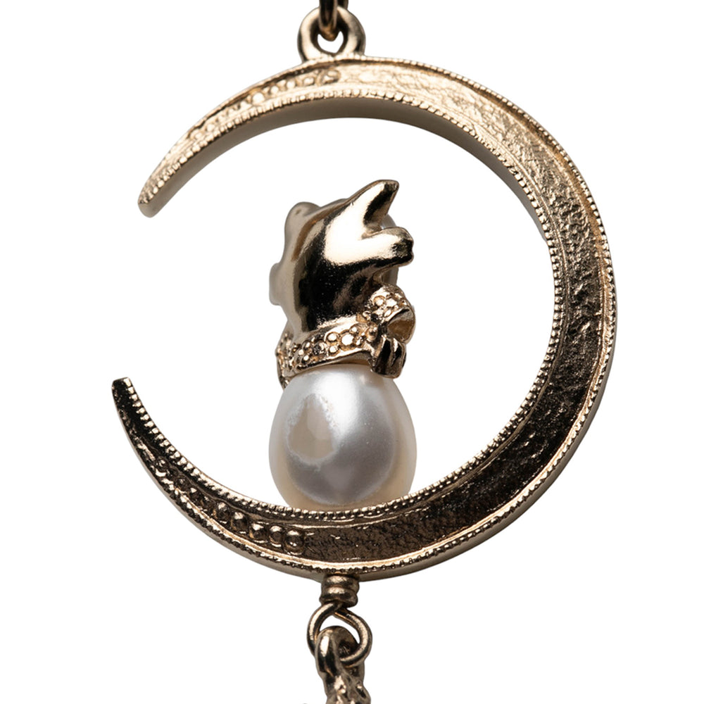 Chanel Doré Plated CC Rhinestones and Faux Pearl Sun Moon Cat Pendant Collier Doré – GABY PARIS Authentique