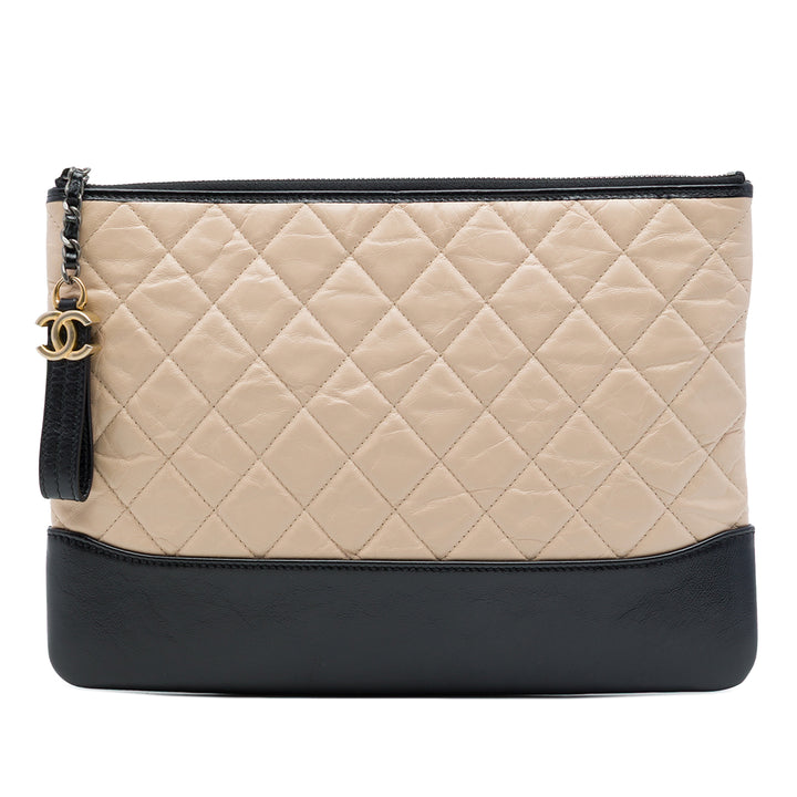 Chanel Bicolore Matelassé vieilli Gabrielle O Étui Pochette Moyen Cuir de veau Noir – vue principale – GABY PARIS