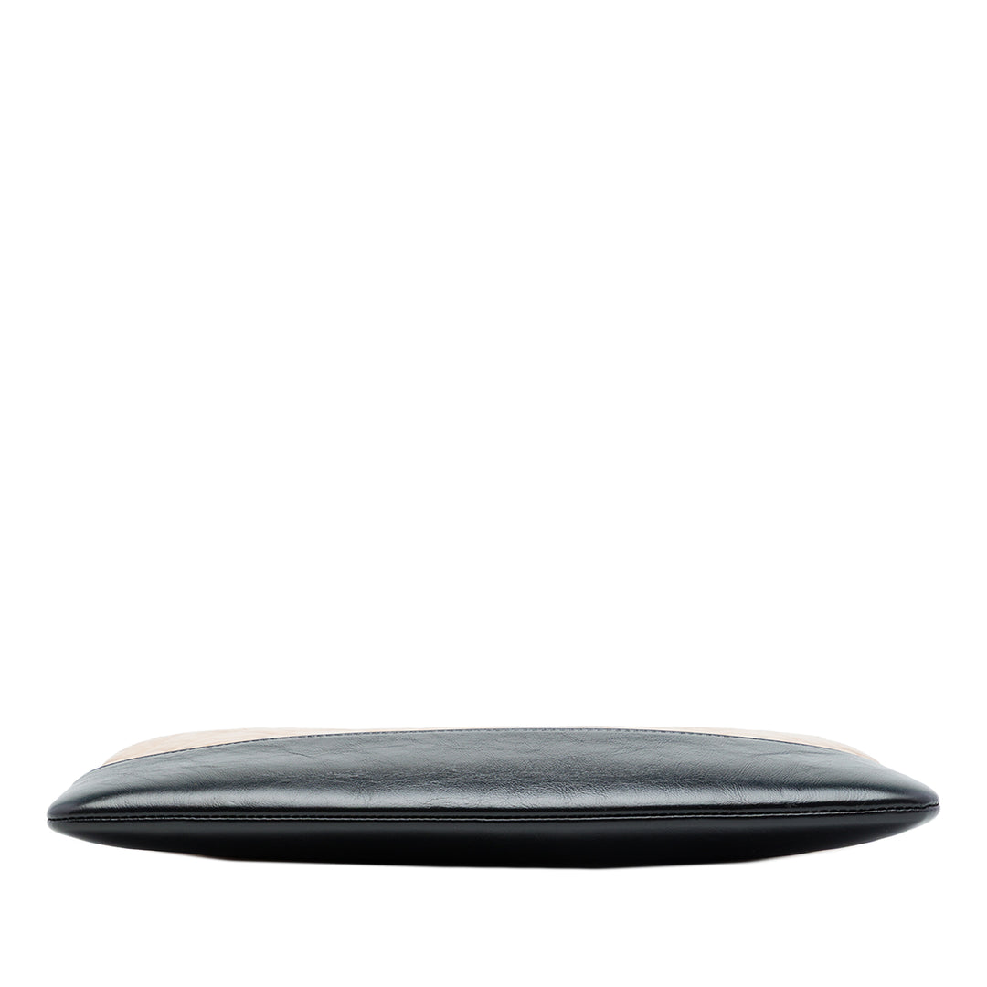 Chanel Bicolore Matelassé vieilli Gabrielle O Étui Pochette Moyen Cuir de veau Noir – vue 3 – GABY PARIS
