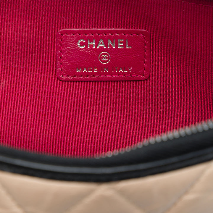 Chanel Bicolore Matelassé vieilli Gabrielle O Étui Pochette Moyen Cuir de veau Noir – vue 5 – GABY PARIS