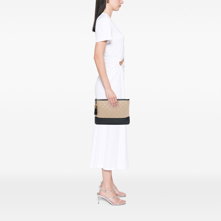 Chanel Bicolore Matelassé vieilli Gabrielle O Étui Pochette Moyen Cuir de veau Noir – vue 6 – GABY PARIS