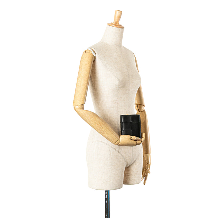 Bottega Veneta Cuir d’agneau Maxi Intreccio Cassette Bifold Zip Portefeuille